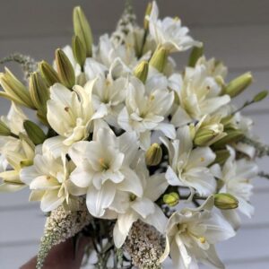White flower bouquet with green buds